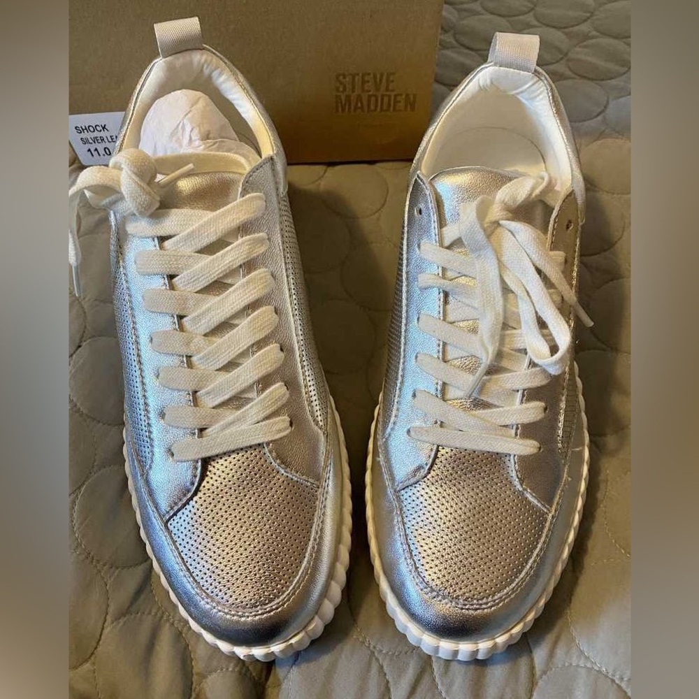 Steve Madden - shock silver leather sneaker NEW